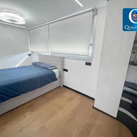 Rent this 3 bed apartment on Carrer d'Irlanda / Calle Irlanda in 03540 Alicante, Spain