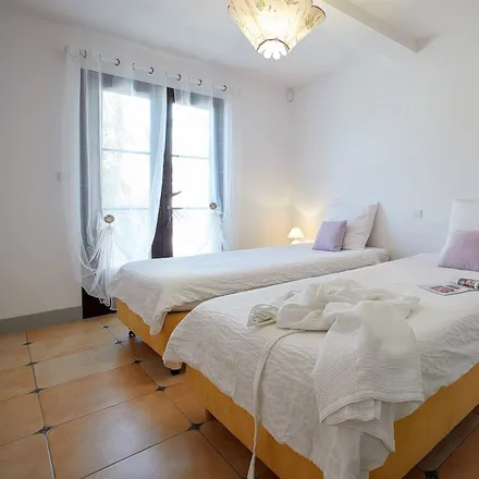 Rent this 6 bed house on 30700 Uzès