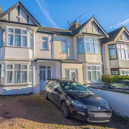 Buy this 3 bed duplex on Leamington Road in Southend-on-Sea, SS1 2SW