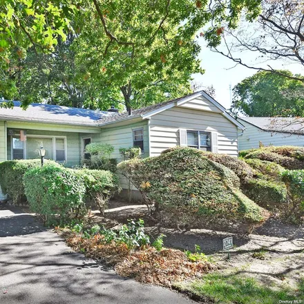 Buy this 3 bed house on 2741 Harvey Drive in North Bellmore, NY 11710