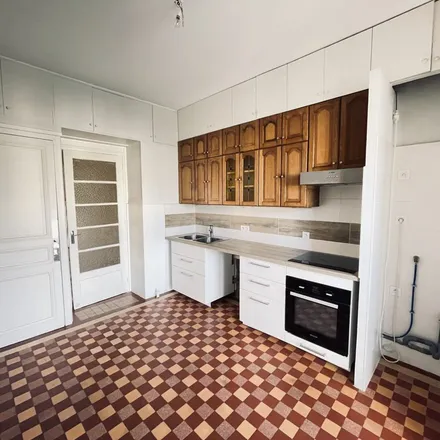 Rent this 3 bed apartment on 15 Rue de Turenne in 38000 Grenoble, France