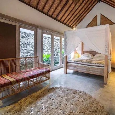 Rent this 3 bed house on Badan Lingkungan Hidup Kabupaten Gianyar in Jalan Landep, Bona 80581