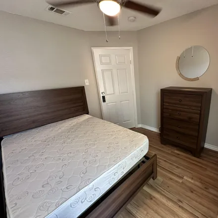 Rent this 4 bed room on Fort Worth