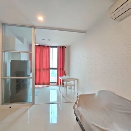 Rent this 1 bed apartment on Esso in Sutthisan Winitchai Road, Phaya Thai District