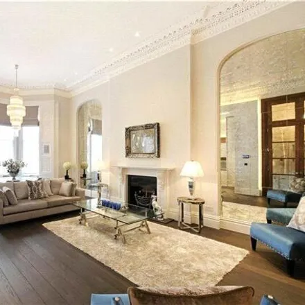 Rent this 3 bed room on Fordham Court in 9-13 De Vere Gardens, London