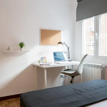 Rent this 4 bed room on Madrid in Lavado de coches y mecánica rápida, Paseo de la Dirección
