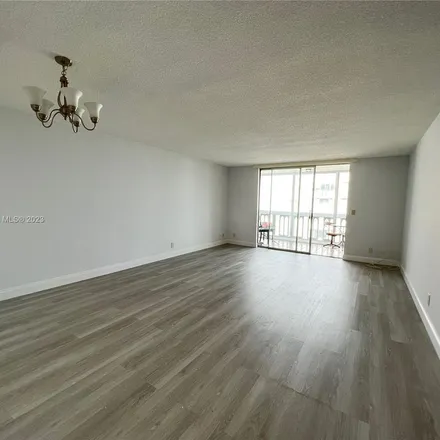 Image 4 - 312 Northeast 14th Avenue, Hallandale Beach, FL 33009, USA - Apartment for rent
