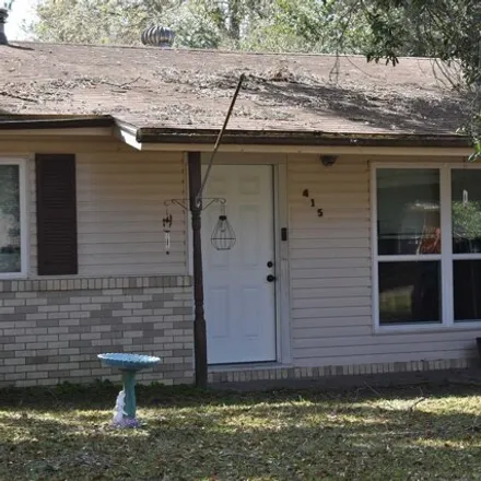 Image 2 - 415 West Cypress Avenue, Winnie, TX 77665, USA - House for sale