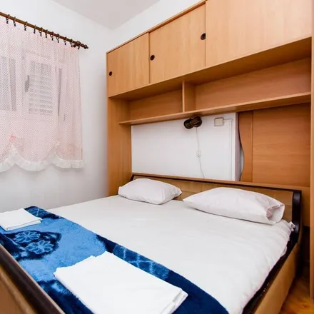 Rent this 1 bed apartment on 21226 Vinišće