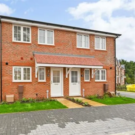 Rent this 2 bed townhouse on unnamed road in Fontwell, BN18 0ZA