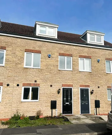 Rent this 3 bed townhouse on Cherry Blossom Court in Lincoln, LN6 0TB