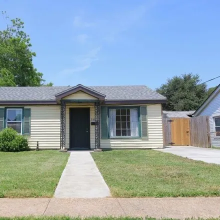 Buy this 2 bed house on 2013 Kentucky Avenue in Kenner, LA 70062