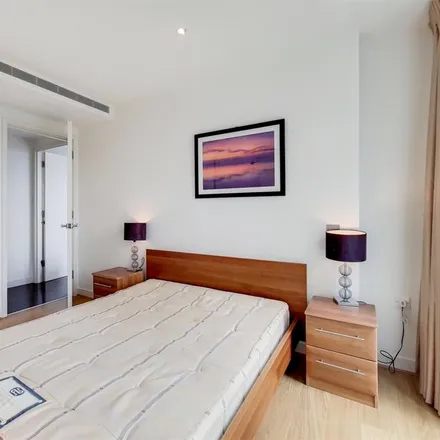 Image 7 - Pan Peninsula, Pan Peninsula Square, Canary Wharf, London, E14 9SL, United Kingdom - Apartment for rent