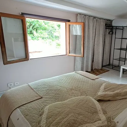 Rent this 2 bed townhouse on 83470 Saint-Maximin-la-Sainte-Baume