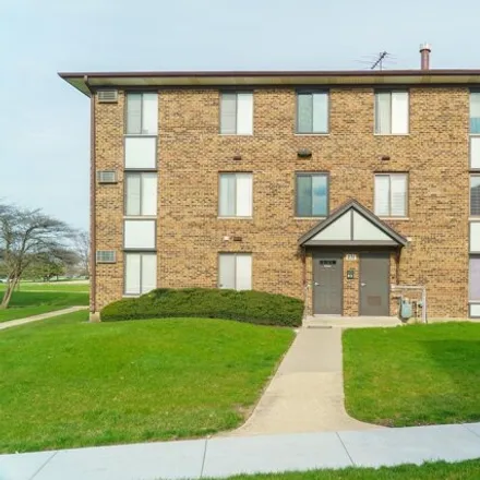 Buy this 2 bed condo on 218 Gregory Street in Aurora, IL 60504
