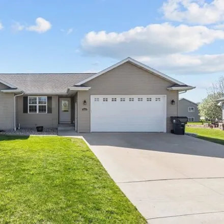 Buy this 4 bed house on 2501 Grassy Lane in Neenah, WI 54956