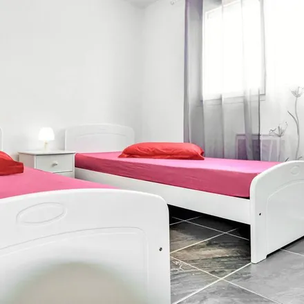 Rent this 3 bed house on Vallon-Pont-d'Arc in Rue de la Bibliothèque, 07150 Vallon-Pont-d'Arc