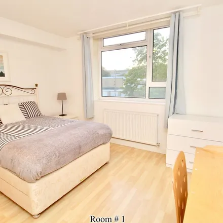 Image 2 - East Putney Station, Station Approach, London, SW15 2SZ, United Kingdom - Apartment for rent