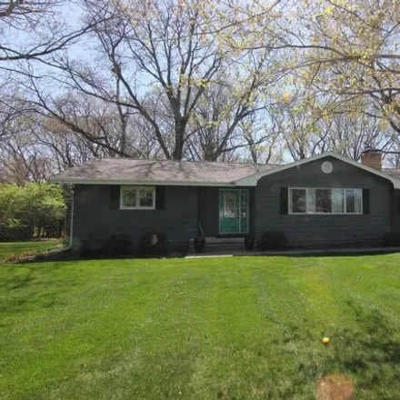 Buy this 3 bed house on 297 East Far Hills Drive in Woodford County, IL 61611