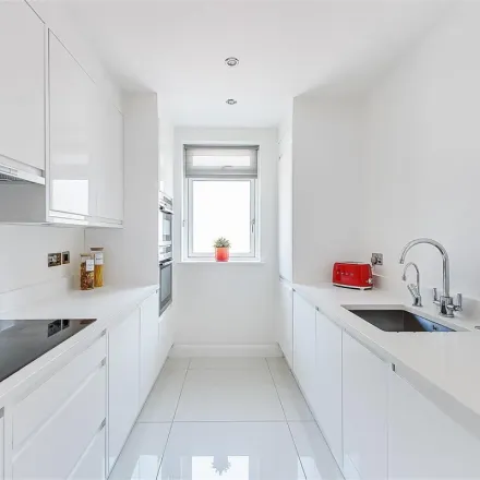 Image 9 - 8 Aylestone Avenue, Brondesbury Park, London, NW6 7AE, United Kingdom - Apartment for rent