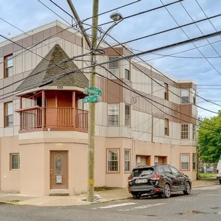 Buy this 4 bed condo on 818 Parrish Street in Philadelphia, PA 19130