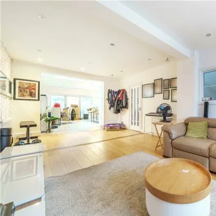 Image 3 - Sandymount Avenue, London, HA7 4TS, United Kingdom - Duplex for rent