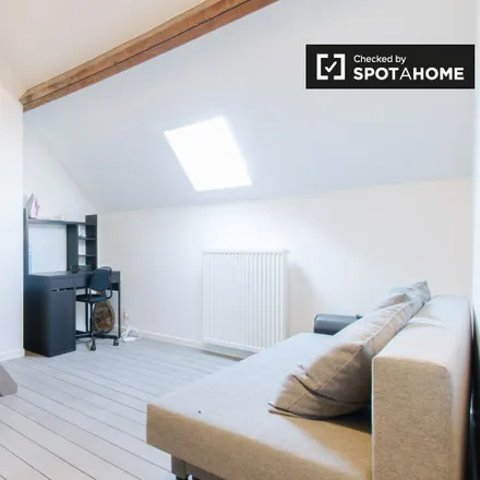 Rent this 5 bed room on Rue Posschier - Posschierstraat 24 in 1040 Etterbeek, Belgium