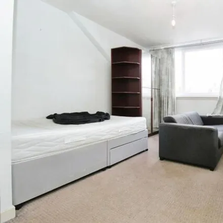 Image 2 - 18 Chestnut Row, Aberdeen City, AB25 3SD, United Kingdom - Apartment for sale