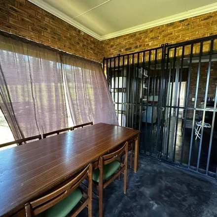 Image 3 - Swallow Street, Buffalo City Ward 31, Kayser's Beach, South Africa - Apartment for rent