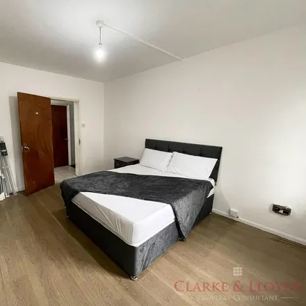 Image 3 - Bethnal Green, Bethnal Green Estate, London, E2 0HF, United Kingdom - Apartment for rent