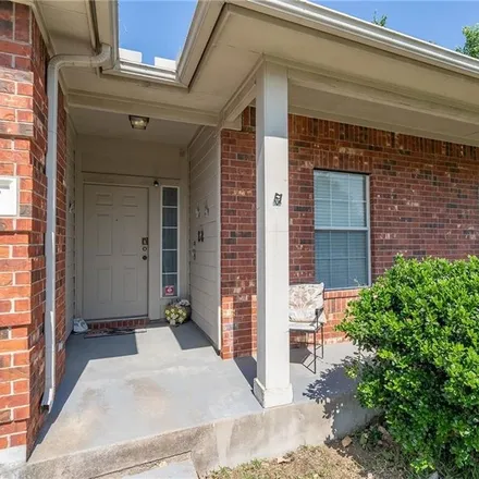 Image 4 - 2317 South Crossing Drive, Round Rock, TX 78664, USA - House for sale