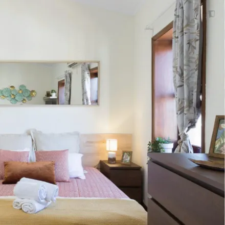 Rent this 1 bed apartment on Confeitaria M. L. in Rua dos Mártires da Liberdade, 4050-363 Porto