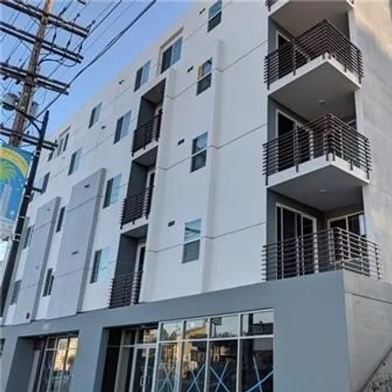 Rent this 3 bed apartment on Top Thai Cusine in Reseda Boulevard, Los Angeles