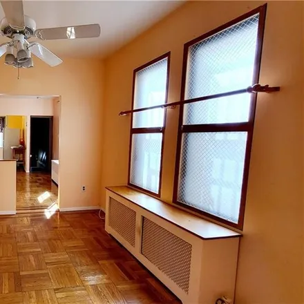 Image 3 - 2221 West 5th Street, New York, NY 11223, USA - Townhouse for sale