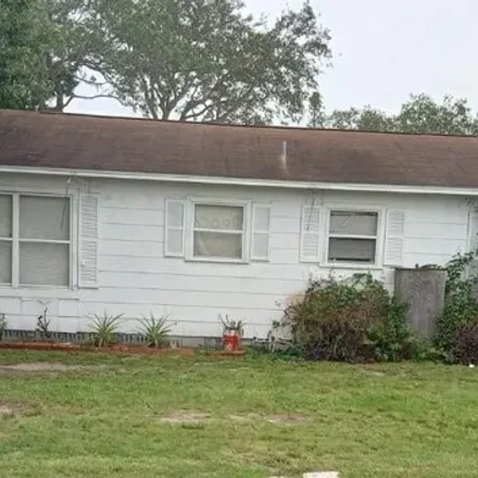 Buy this 2 bed house on 804 8th Ave SW in Largo, Florida