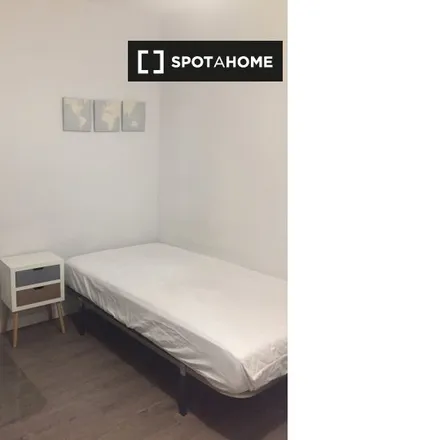Rent this 2 bed room on Madrid in Calle de Padilla, 52