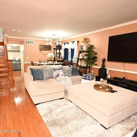 Buy this 3 bed house on 3B Ludwig Lane in New York, NY 10303
