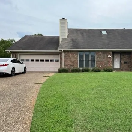 Buy this 3 bed house on 201 Meadowcrest Drive in Florence, AL 35630