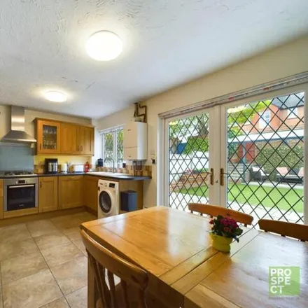 Image 4 - Shakespeare Way, Newell Green, RG42 3AQ, United Kingdom - House for sale