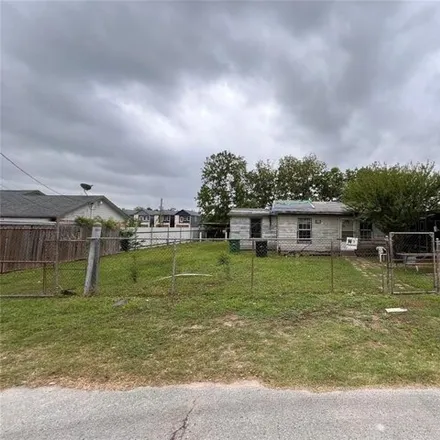 Buy this 2 bed house on 9846 Kerr Street in Houston, TX 77029