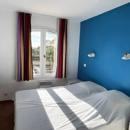 Rent this 3 bed apartment on Piste La Roque d’Anthéron / Mallemort in 13370 Mallemort, France