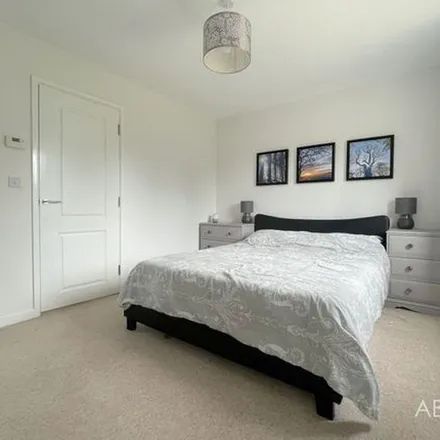 Rent this 4 bed duplex on Hollyhock Way in Paignton, TQ4 7FN
