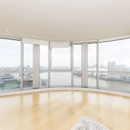 Rent this 2 bed apartment on Ontario Tower in 4 Fairmont Avenue, London