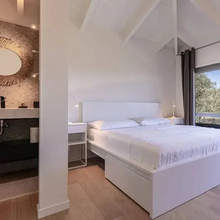 Rent this 3 bed apartment on Bonifacio / Bunifaziu in Pian Di Capello, Avenue Charles de Gaulle