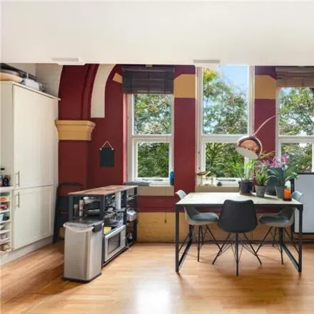 Image 3 - Temple Court, 52 Rectory Square, London, E1 3NU, United Kingdom - Apartment for sale