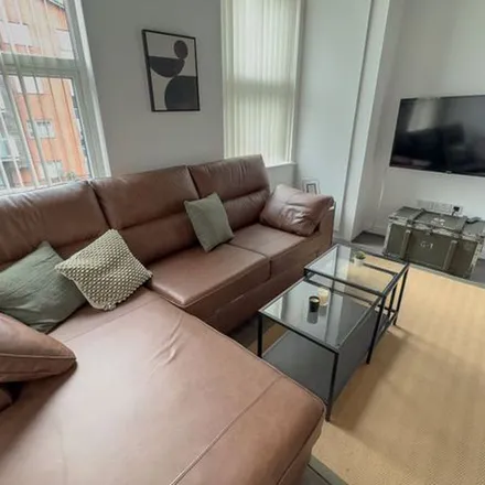 Rent this 5 bed townhouse on The Kensington in Coleridge Street, Liverpool