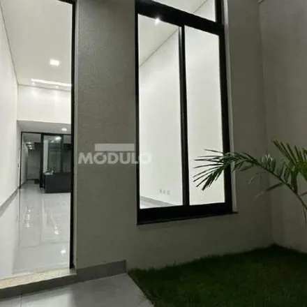 Buy this 3 bed house on Rotunda Coralia Lima Machado in Jardim Inconfidência, Uberlândia - MG