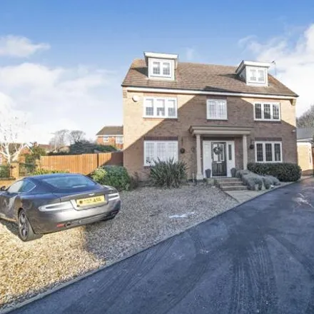 Buy this 5 bed house on 19 Yew Tree Lane in Rowley Village, B65 8BX