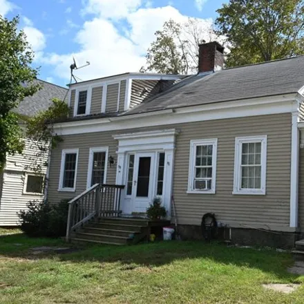 Buy this studio house on 10 High Street in Kennebunk, ME 04043
