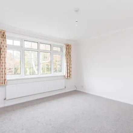 Rent this 4 bed apartment on Heather Close in Havant, PO7 8EE